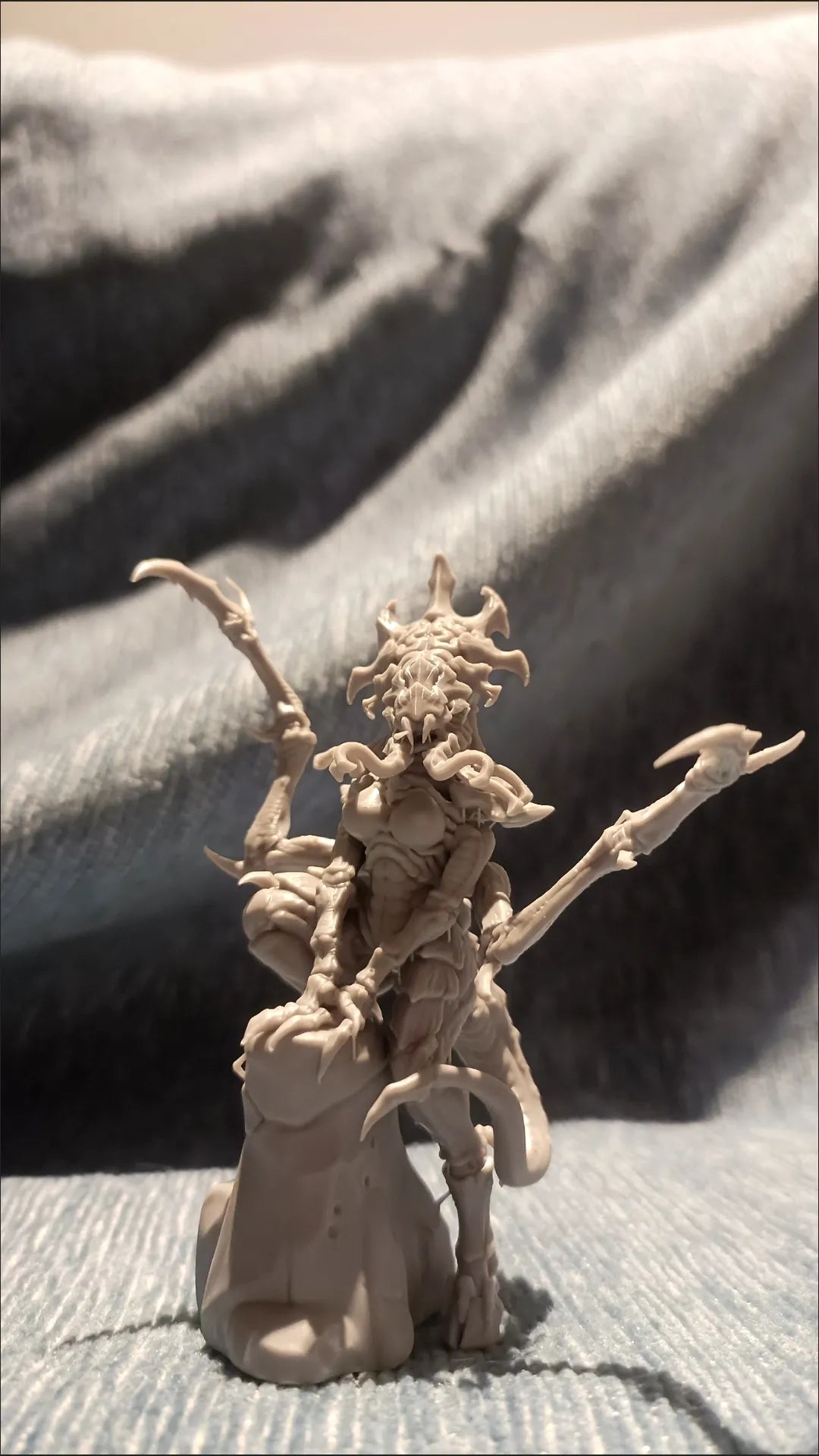 SC Space Bugs of Death Thicctor Woman Neurolictor 50mm 3D Unpainted White Sculpture Figure